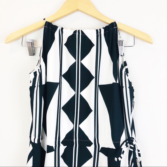 Express Geometric Black and White Print Dress - Picture 3 of 8